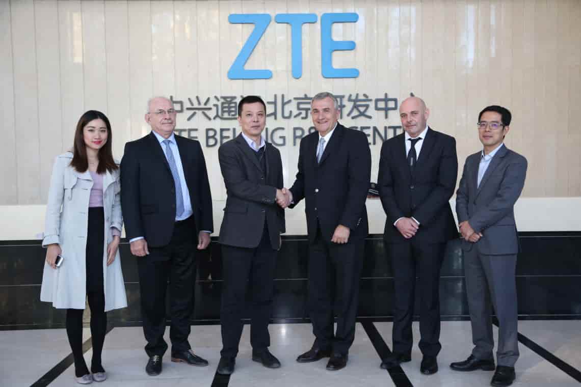 ZTE deja de vender teléfonos por sanción de USA