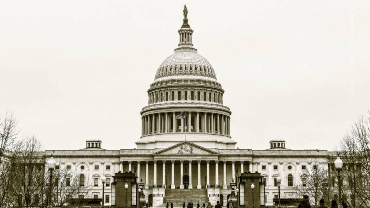 Wikipedia bloquea al Congreso de EE.UU por bromas y alteraciones en artículos