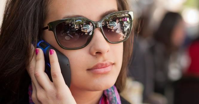 chica-telefono-tecnologiamaestro.min