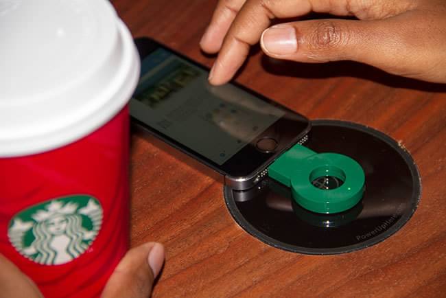 Starbucks ofrecerá carga inalámbrica para tu teléfono casi "gratis"