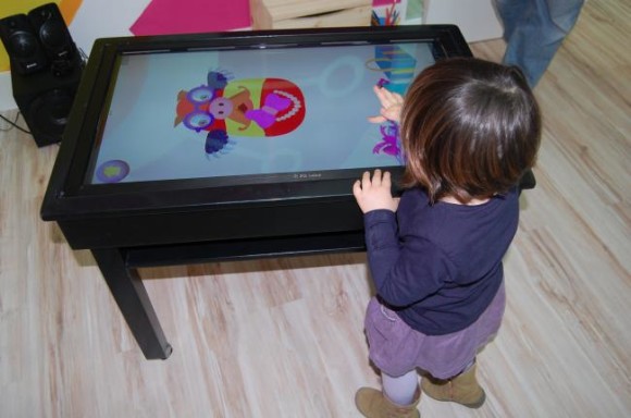 Juegos de niños para aprender inglés y otros idiomas en Android, Monki Hide and Seek Juegos de niños para aprender inglés y otros idiomas en Android, Monki Hide and Seek