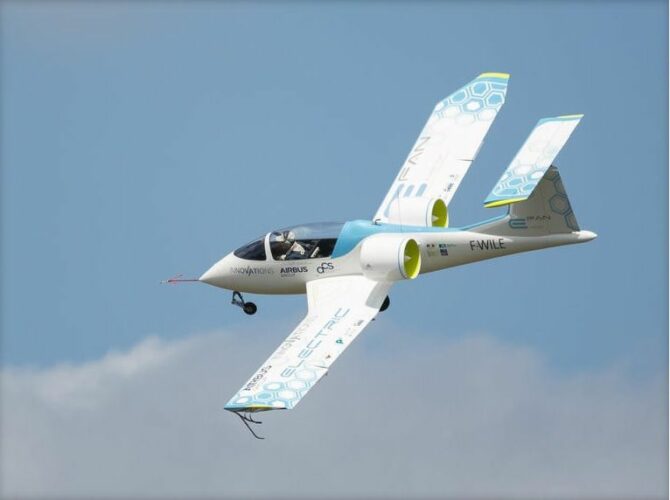 E-Fan el primer avión eléctrico y se venderá en el año 2017 E-Fan el primer avión eléctrico y se venderá en el año 2017
