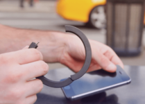 Una batería portátil en una pulsera, útil para cargar tu teléfono es QBracelet Una batería portátil en una pulsera, útil para cargar tu teléfono es QBracelet