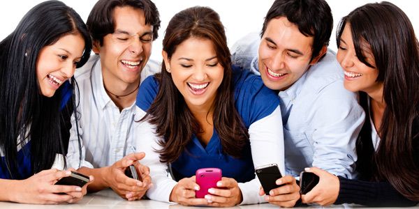 90% en México navega por internet desde el teléfono, y 60% dura una hora o más 90% en México navega por internet desde el teléfono, y 60% dura una hora o más