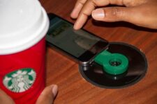 Starbucks ofrecerá carga inalámbrica para tu teléfono casi "gratis" Starbucks ofrecerá carga inalámbrica para tu teléfono casi "gratis"