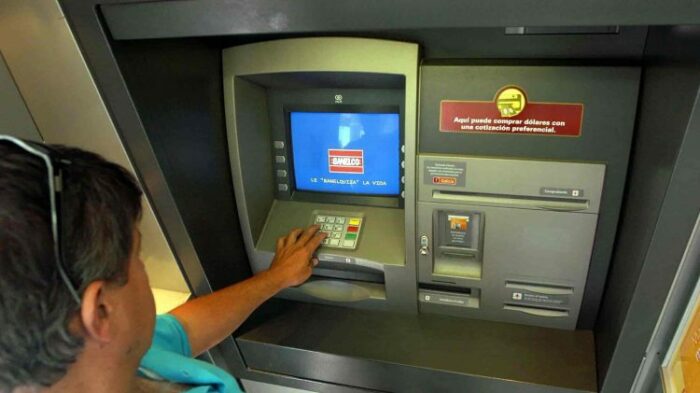 Linux podría ser utilizado en cajeros automáticos o es considerado Linux podría ser utilizado en cajeros automáticos o es considerado