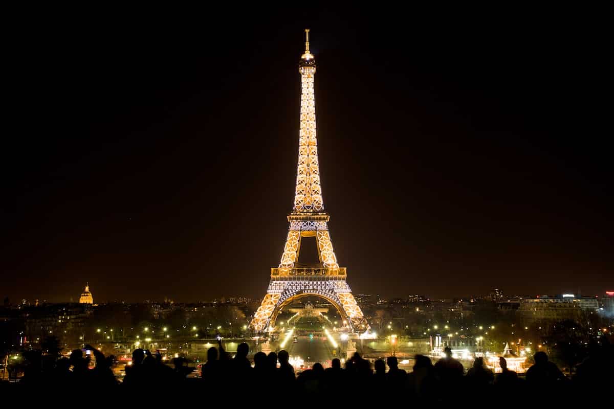 En Francia se podrá vigilar a la gente sin una orden judicial francia-torre-efiel-tecnologiamaestro-min