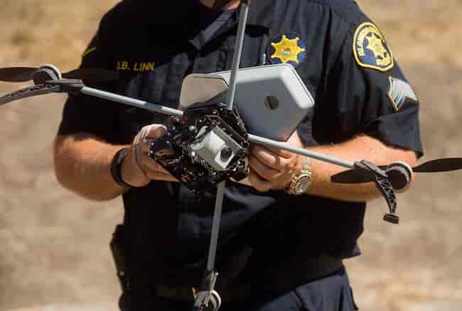 La policía de Estados Unidos usará drones con armas policia-usa-usa-drone-tecnologiamaestro-min