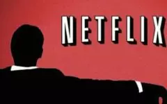 Ahora puedes ver gratis documentales de Netflix, en Youtube hombre que ve netflix