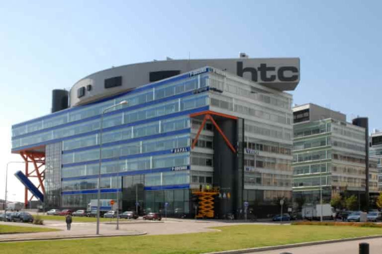 HTC obtiene beneficios por primera vez en 3 años, y tiene retos oficina de htc en taiwan