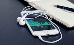 Apple Music tiene 50 millones de usuarios y va a por Spotify iphone con audifonos