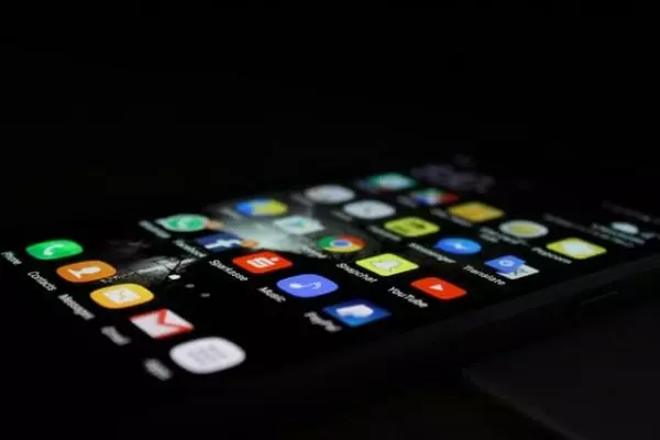 5 aplicaciones para grabar la pantalla de tu móvil, las mejores! telefono android a oscuras